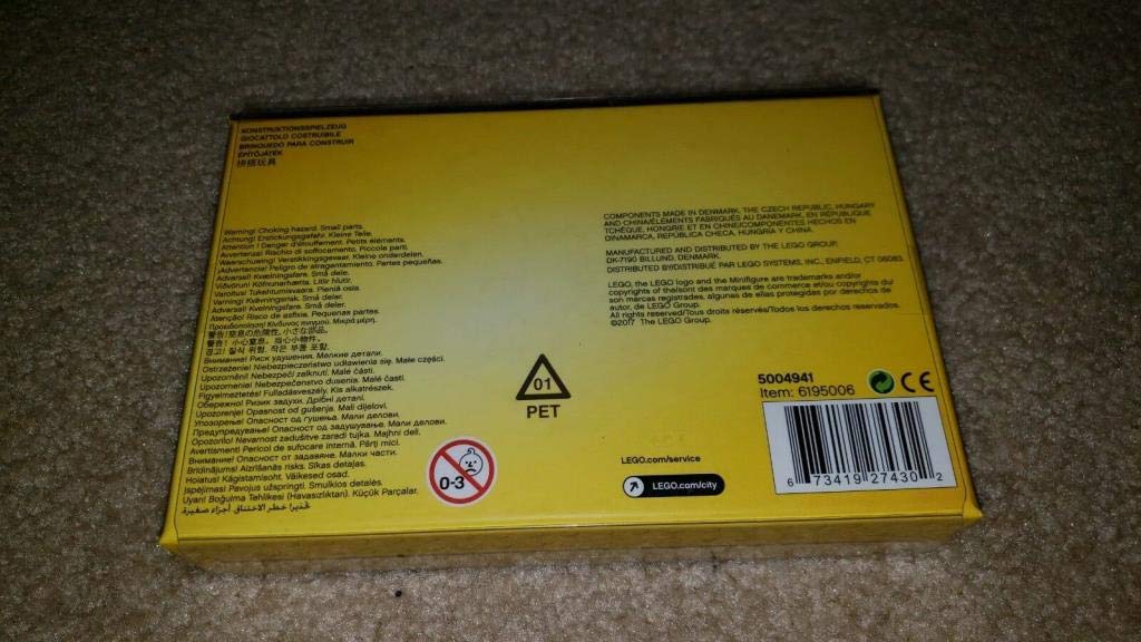 LEGO City 5004941 - Limited Edition Minifigure Set City Bricktober 2017 - Image 2