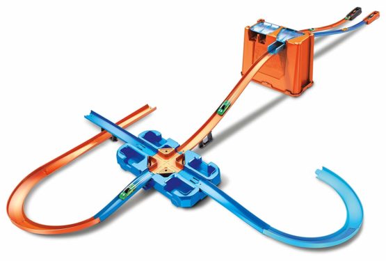 Hot Wheels GGP93 Deluxe Stunt Box Giftable Set 15 Feet 36 Pieces Track Connectors and Curves, Multicolour [Amazon Exclusive]