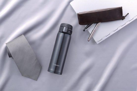 Zojirushi Stainless Steel Non Stick Vacuum Insulated Travel Mug, 600 ml, Black - Image 2
