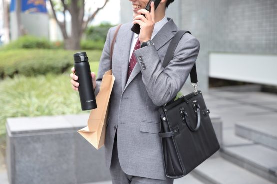 Zojirushi Stainless Steel Non Stick Vacuum Insulated Travel Mug, 600 ml, Black - Image 3