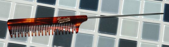 Fantasia Back Comb with Needle Number 1657 - Image 2