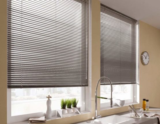 GARDINIA Aluminium Venetian Blinds, Visibility, Light and Glare Protection, Wall and Ceiling Mounting, Mounting Kit Included, Aluminium Venetian Blinds, Silver, 80 x 175 cm (WxH) - Image 2