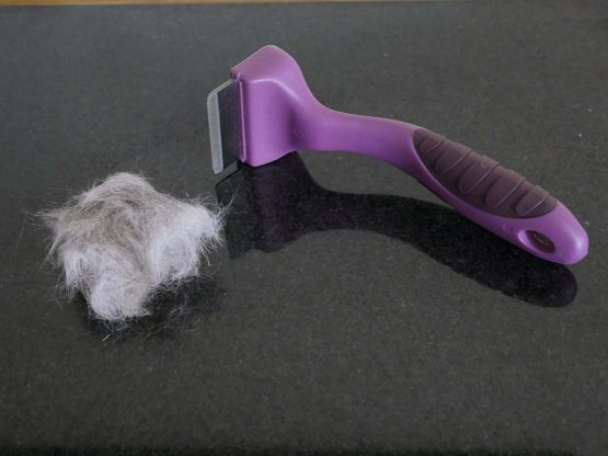 Rosewood Professional Deshedding Tool And Grooming Brush For Long Or Short Haired Dogs And Cats 2' Shedding Blade And Ergonomical Grip - Suitable For Pets - Image 3