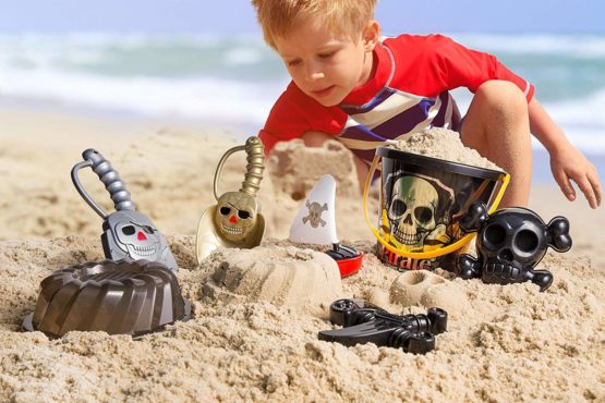 Top Race 6pcs Pirate Sand Mould Beach Toy Set - Includes; Rake Scoop Ship/ Boat Skeleton Crossbones Sword Bucket & Spade - Create Pirates Sands Shapes with The Moulds Toys Packed in Large 7" Pails - Image 3