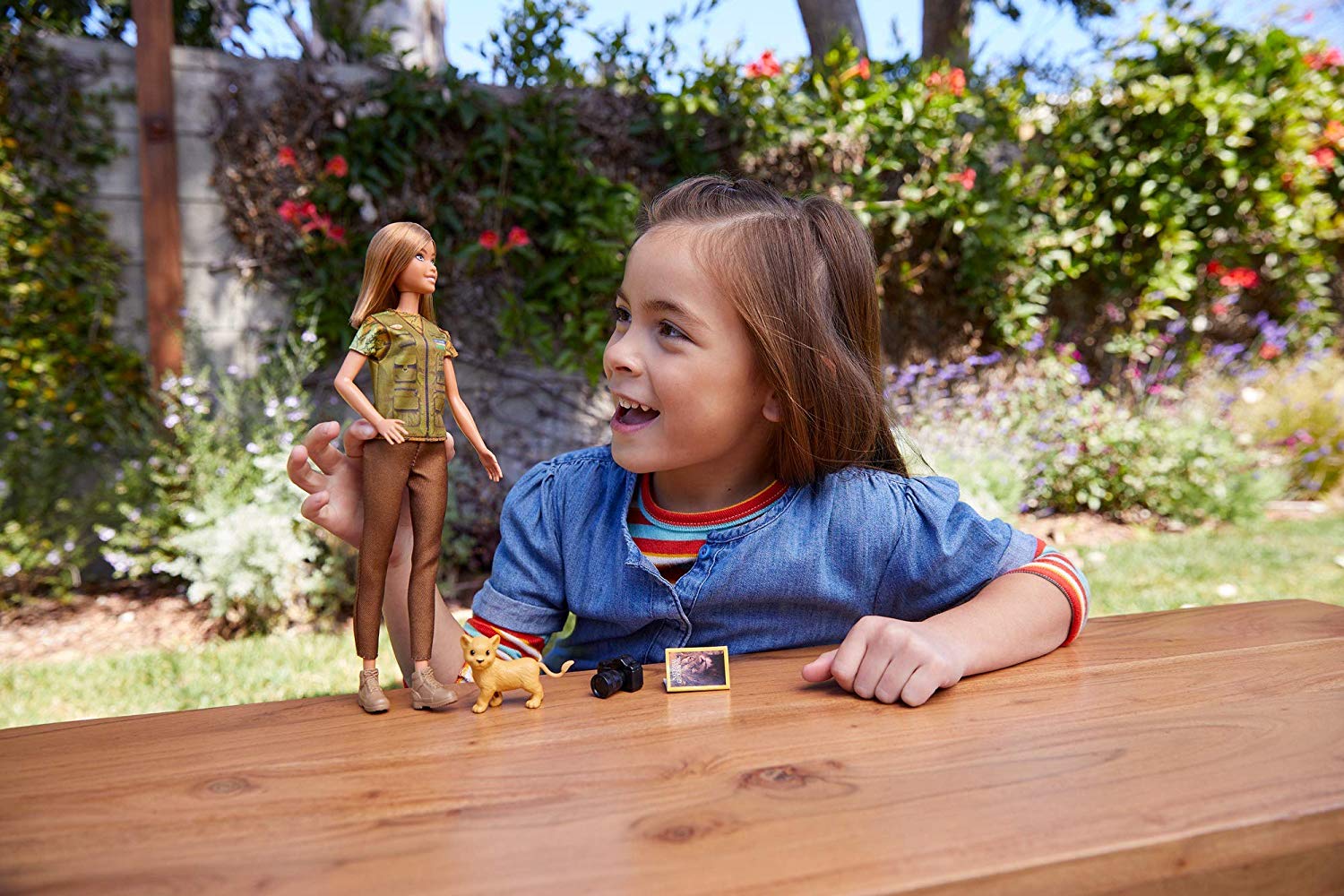 Barbie Photojournalist Doll, Multicolor - Image 2