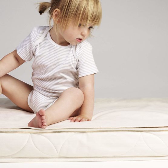 The Little Green Sheep Organic Waterproof Cot Bed Mattress Protector (70x132cm - Boori size) - Image 3