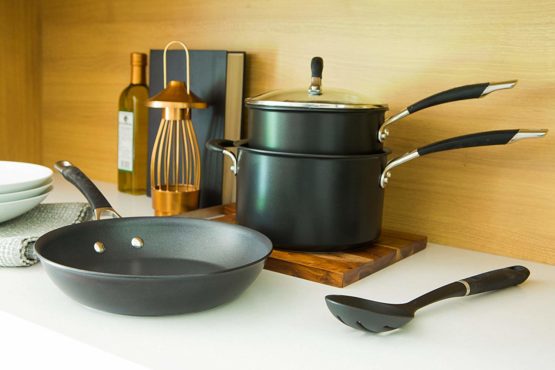 Circulon 83796 - Momentum - Hard Anodised French Skillet Pan - Total Non Stick - Induction Suitable - 25.4 cm, Black - Image 3