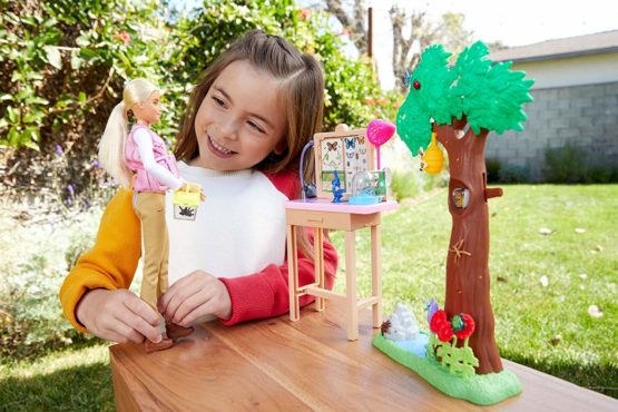 Barbie GDM49 Entomologist Doll and Playset, Multicolour - Image 2
