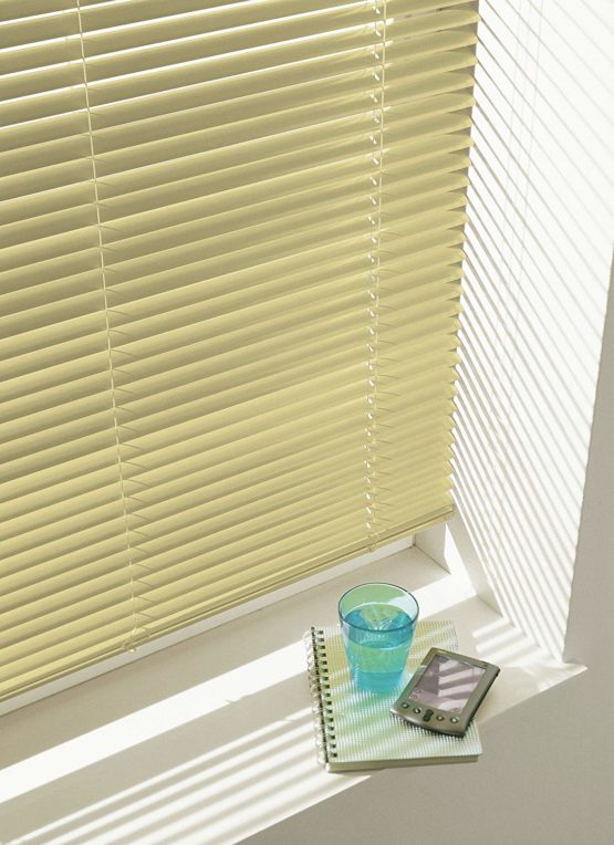 GARDINIA Aluminium Venetian Blinds, Visibility, Light and Glare Protection, Wall and Ceiling Mounting, Mounting Kit Included, Aluminium Venetian Blinds, Beige, 40 x 175 cm (WxH) - Image 3