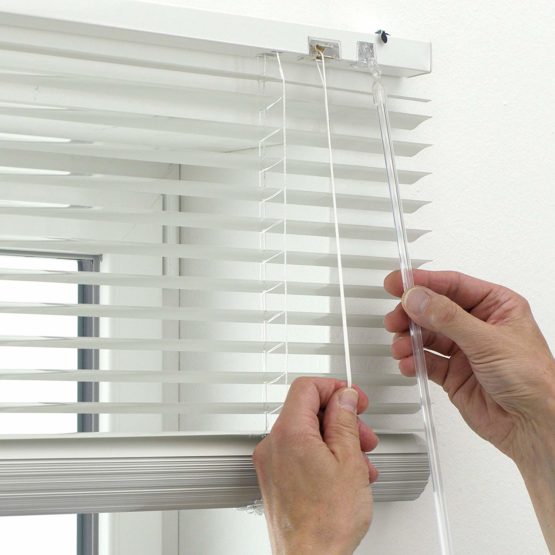 GARDINIA Aluminium Venetian Blinds, Visibility, Light and Glare Protection, Wall and Ceiling Mounting, Mounting Kit Included, Aluminium Venetian Blinds, White, 60 x 175 cm (WxH) - Image 2