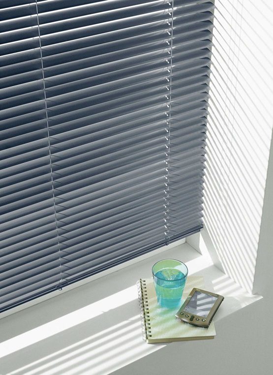 GARDINIA Aluminium Venetian Blinds, Visibility, Light and Glare Protection, Wall and Ceiling Mounting, Mounting Kit Included, Aluminium Venetian Blinds, Slate Grey, 100 x 175 cm (WxH) - Image 3